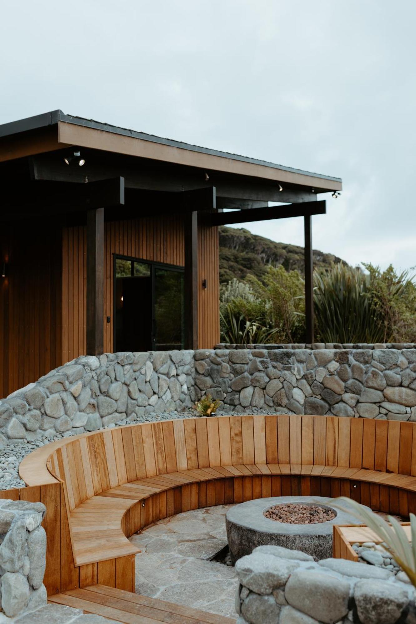 Te Whaanga Retreat & Spa Raglan Exterior photo